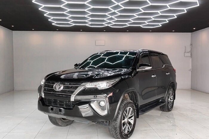 
								2016 TOYOTA SUV V FORTUNER 2.4 2WD AT Black full									