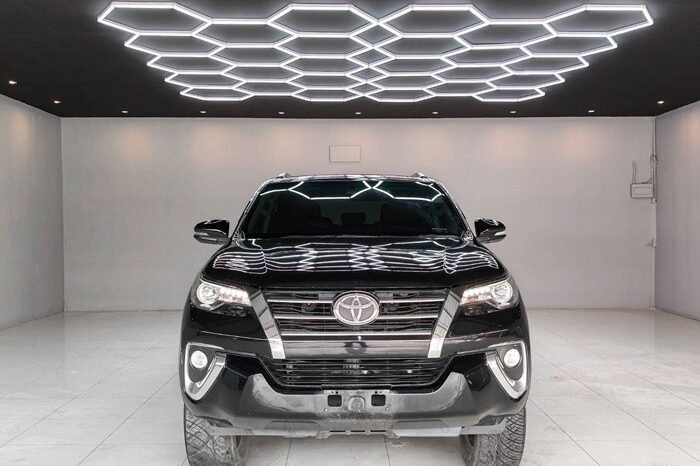
								2016 TOYOTA SUV V FORTUNER 2.4 2WD AT Black full									