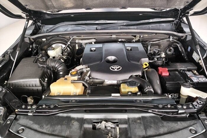 
								2016 TOYOTA SUV V FORTUNER 2.4 2WD AT Black full									