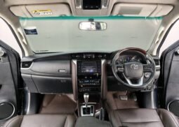 
										2016 TOYOTA SUV V FORTUNER 2.4 2WD AT Black full									