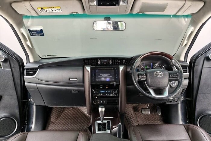 
								2016 TOYOTA SUV V FORTUNER 2.4 2WD AT Black full									