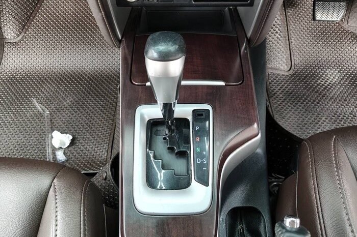 
								2016 TOYOTA SUV V FORTUNER 2.4 2WD AT Black full									