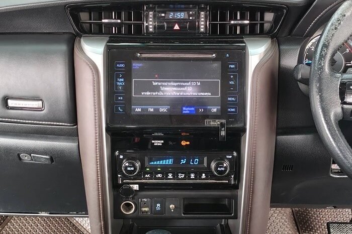 
								2016 TOYOTA SUV V FORTUNER 2.4 2WD AT Black full									