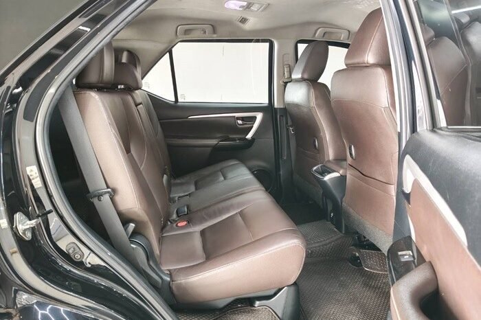 
								2016 TOYOTA SUV V FORTUNER 2.4 2WD AT Black full									