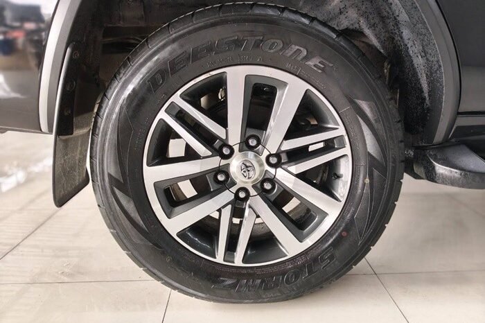 
								2016 TOYOTA SUV V FORTUNER 2.4 2WD AT Black full									