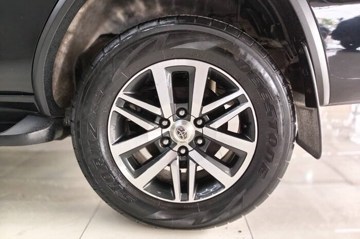 
								2016 TOYOTA SUV V FORTUNER 2.4 2WD AT Black full									