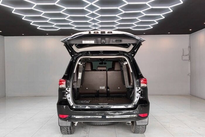 
								2016 TOYOTA SUV V FORTUNER 2.4 2WD AT Black full									