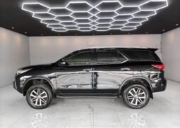 2016 TOYOTA SUV V FORTUNER 2.4 2WD AT Black